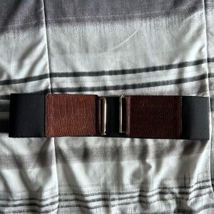 Express Wide Stretch Waist Belt Reversible Brown and Black Size Medium/Large